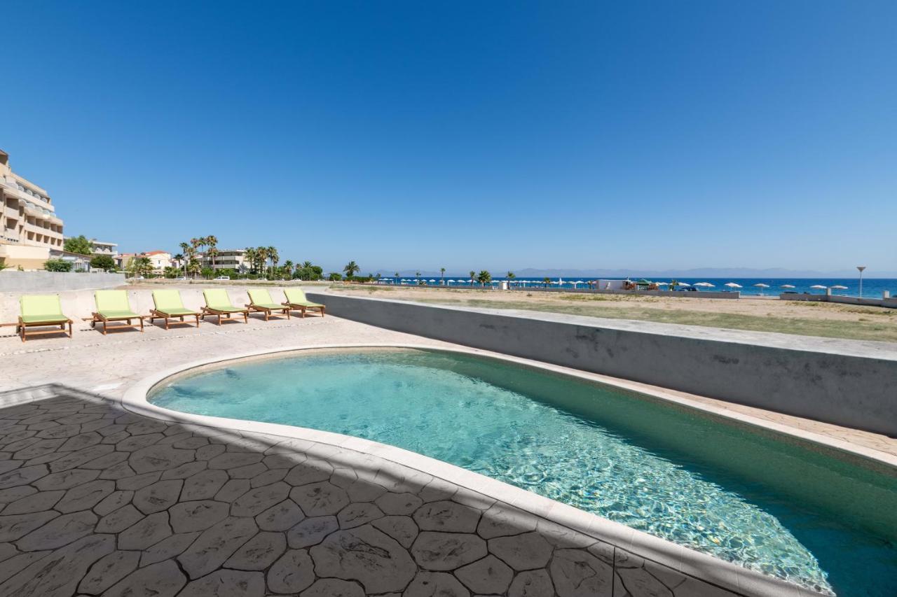White&Blue Luxury Suites Ialysos  Exterior foto