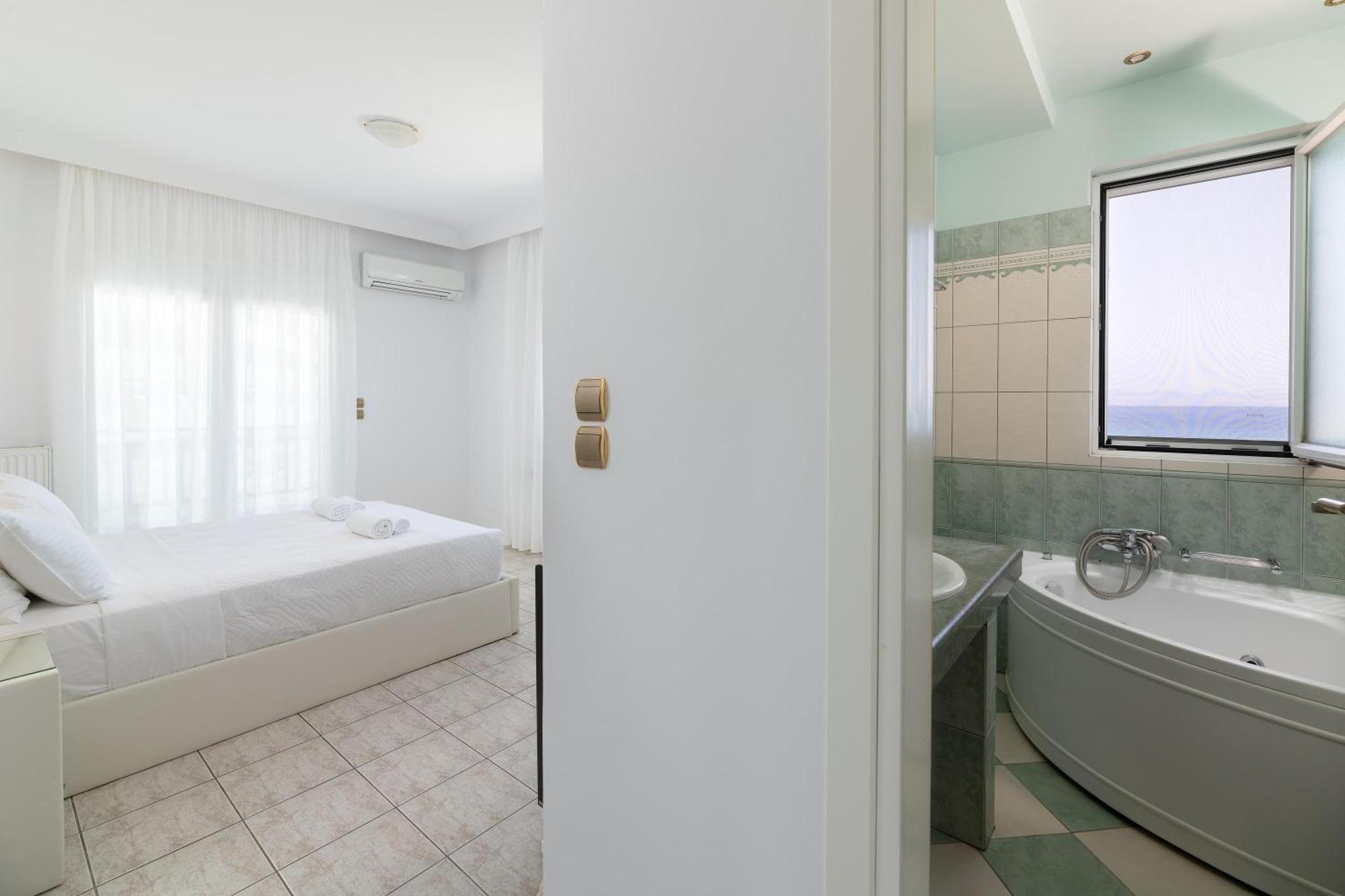 White&Blue Luxury Suites Ialysos  Exterior foto