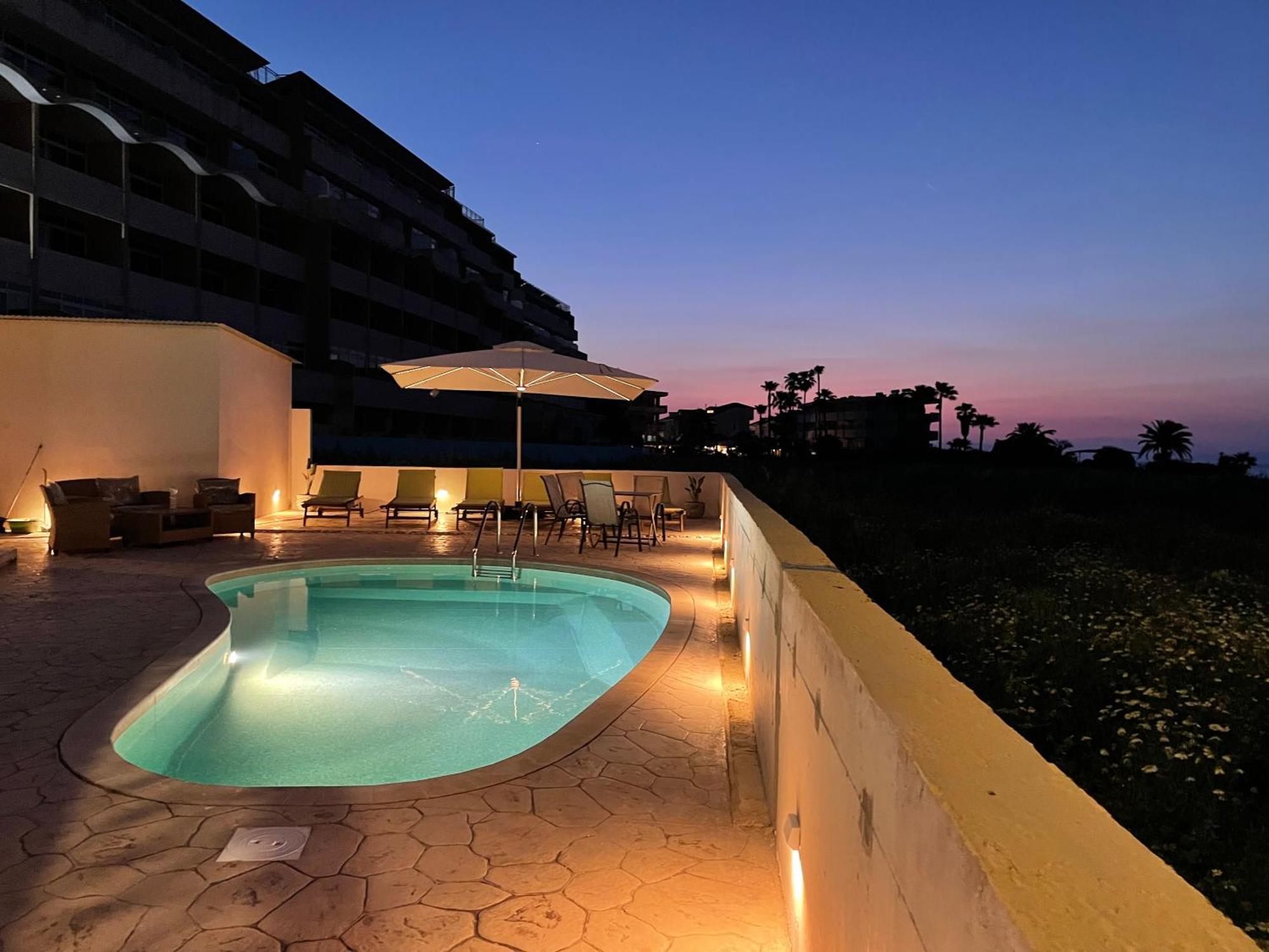 White&Blue Luxury Suites Ialysos  Exterior foto